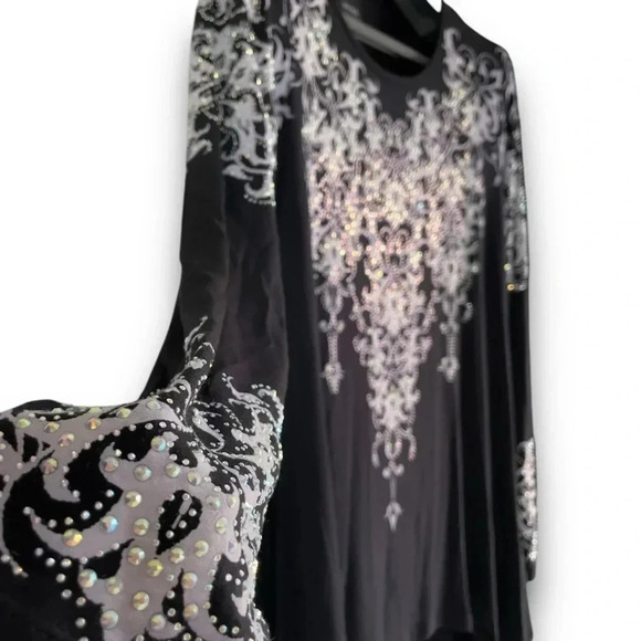 Vocal Long Sleeve Embellished Tunic Top Crystals Beaded Stones Graphic Print M - Picture 2 of 7